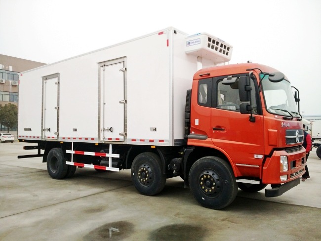 東風天錦小三軸8.6米冷藏車 2.jpg